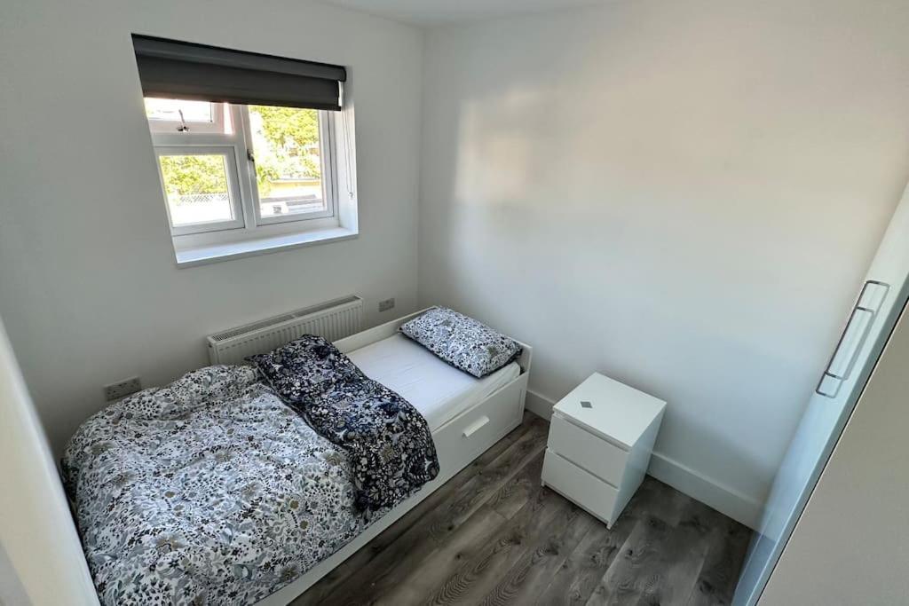 Beautiful 3 Bedroom House In London -Ensuite Bed Room Twickenham Exterior foto